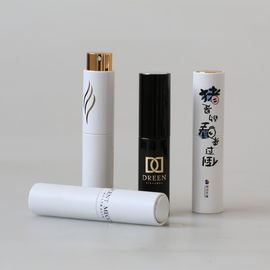 Atomiseur rechargeable en plastique de parfum de parfum de couleur blanche cosmétique vide de bouteille